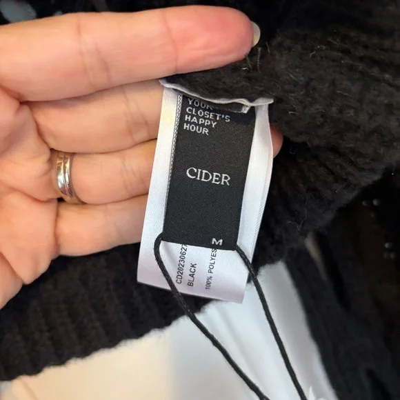 Cider Women's Knit Round Neckline Hollow Out Long Sleeve Crop Top Sz Medium NWT - Picture 6 of 8